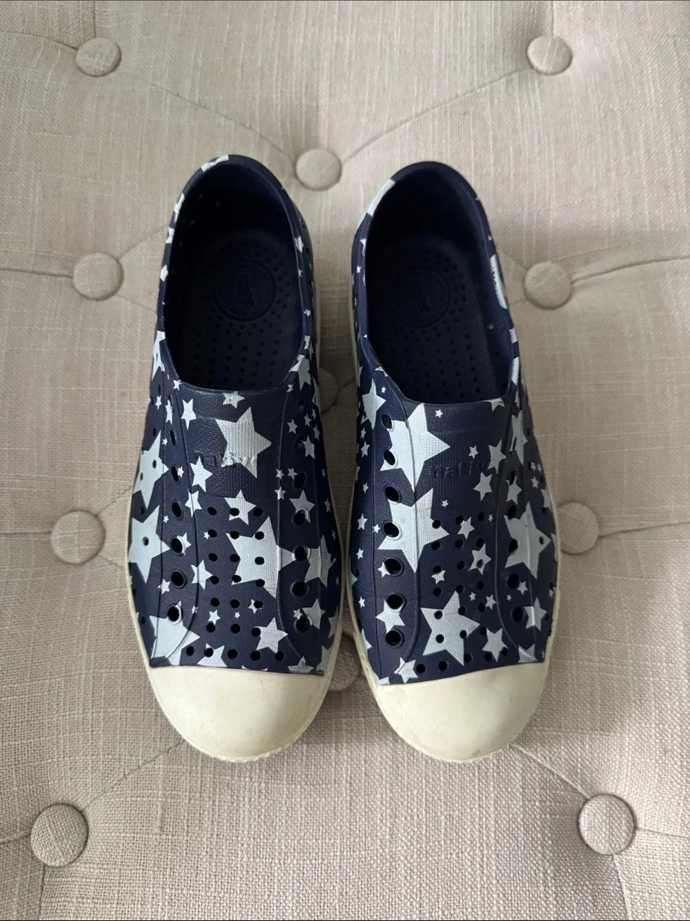 NATIVE Shoes Jefferson in Regatta Blue & Star Print